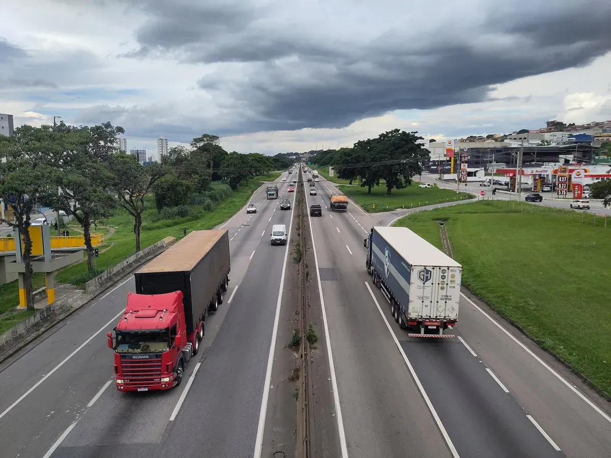 Rodovia Presidente Dutra (BR-116) em Taubaté (SP)